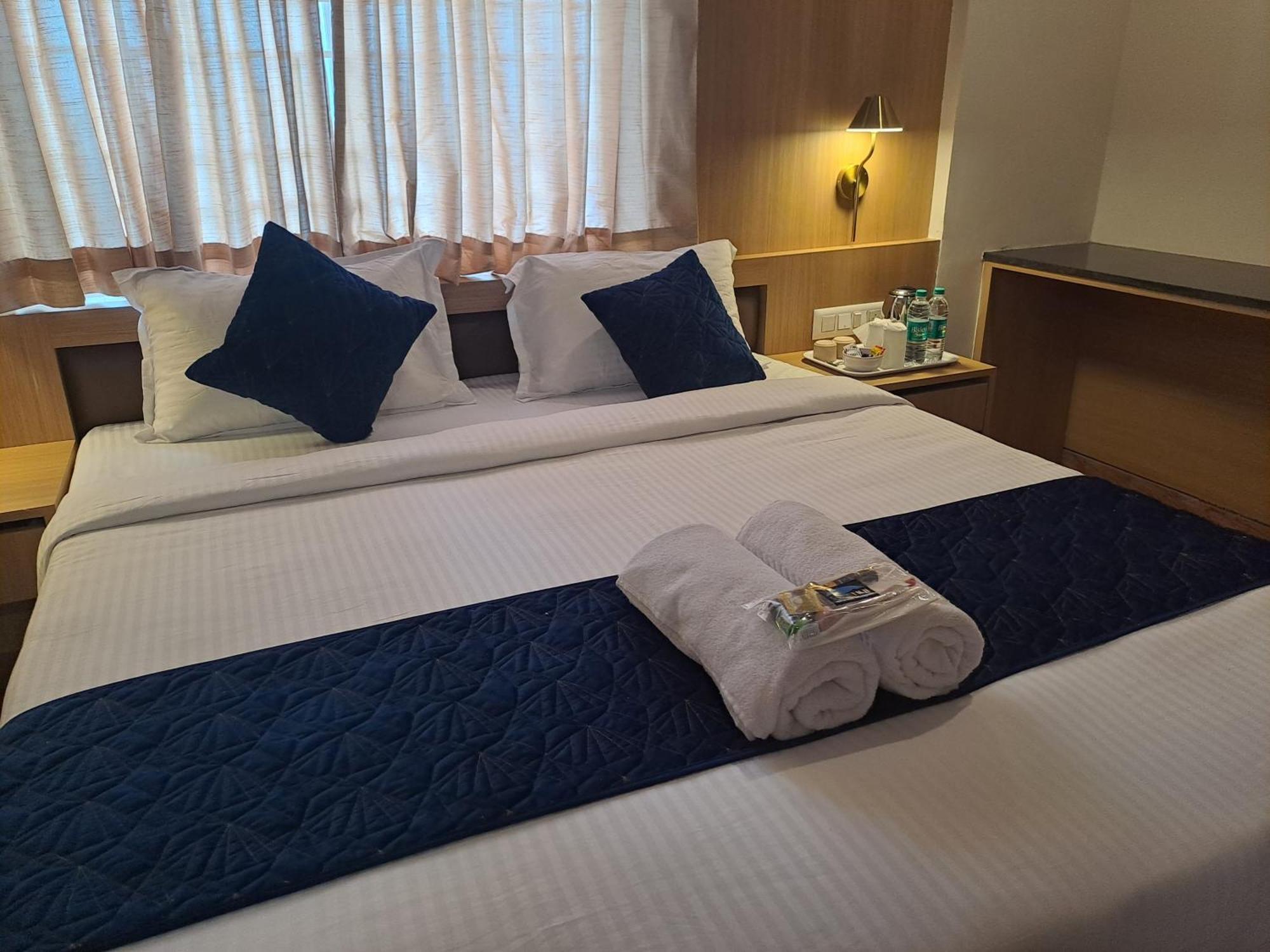 Sky Inn Mysore Exteriör bild