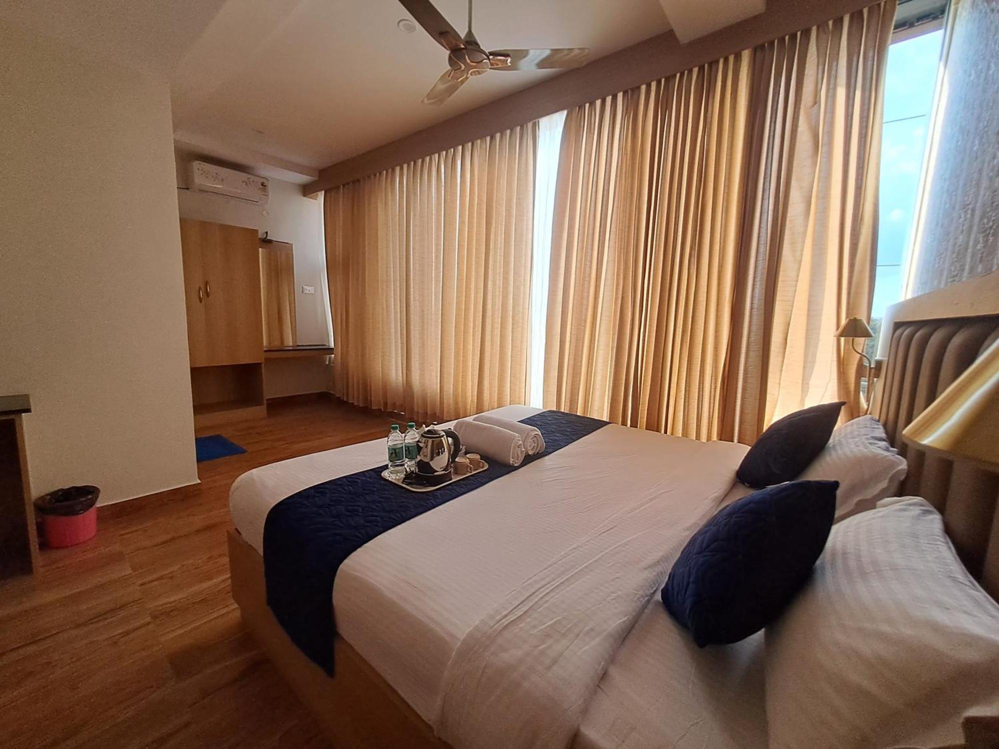 Sky Inn Mysore Exteriör bild