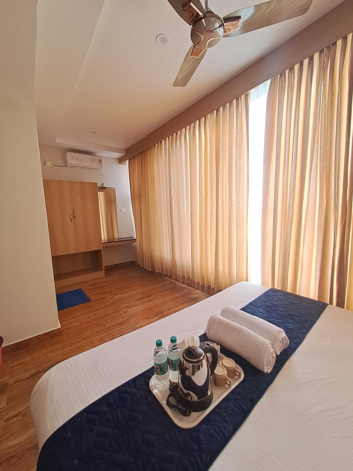Sky Inn Mysore Exteriör bild