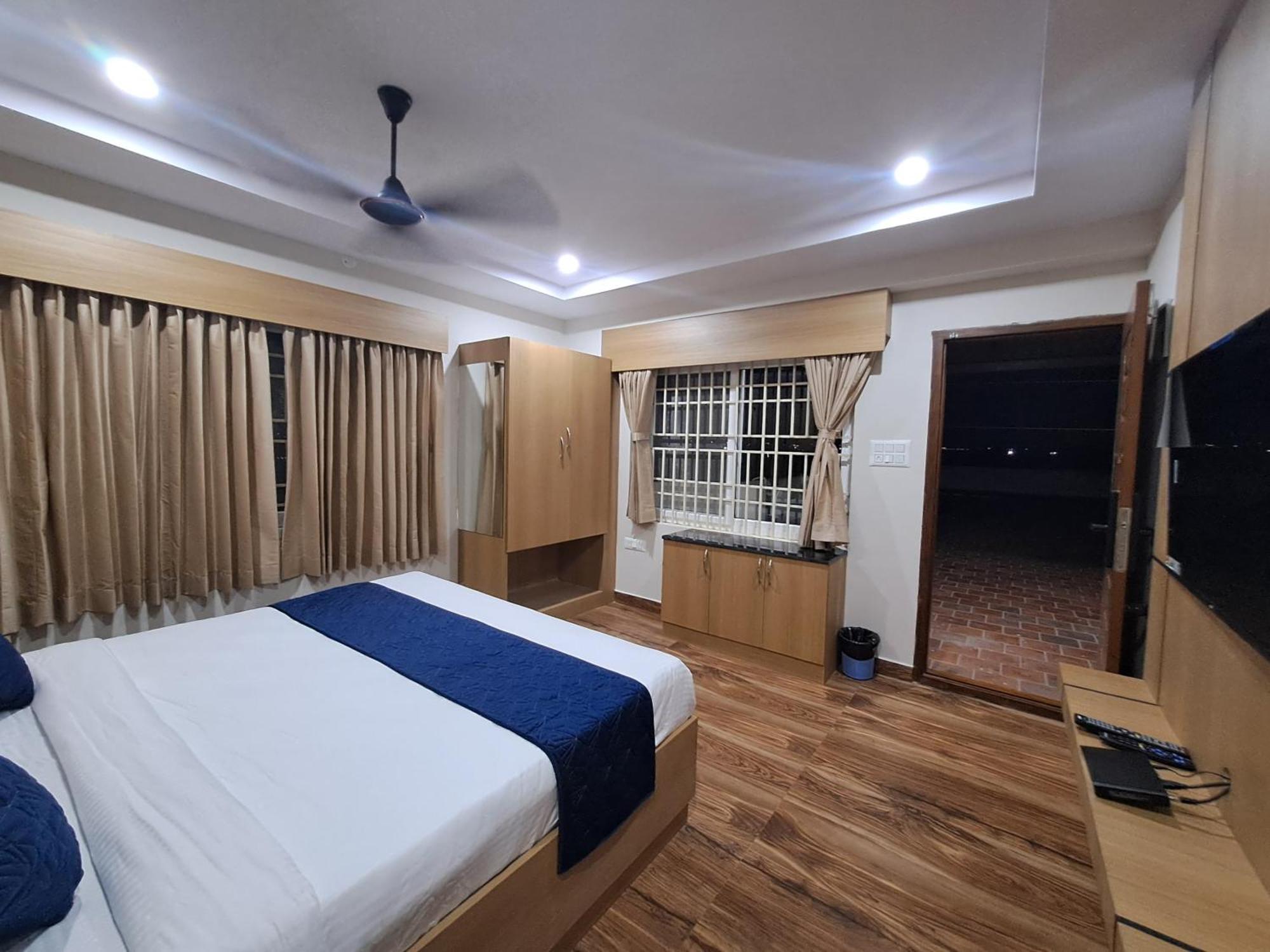 Sky Inn Mysore Exteriör bild