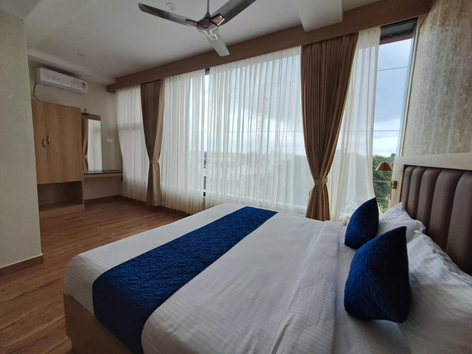 Sky Inn Mysore Exteriör bild