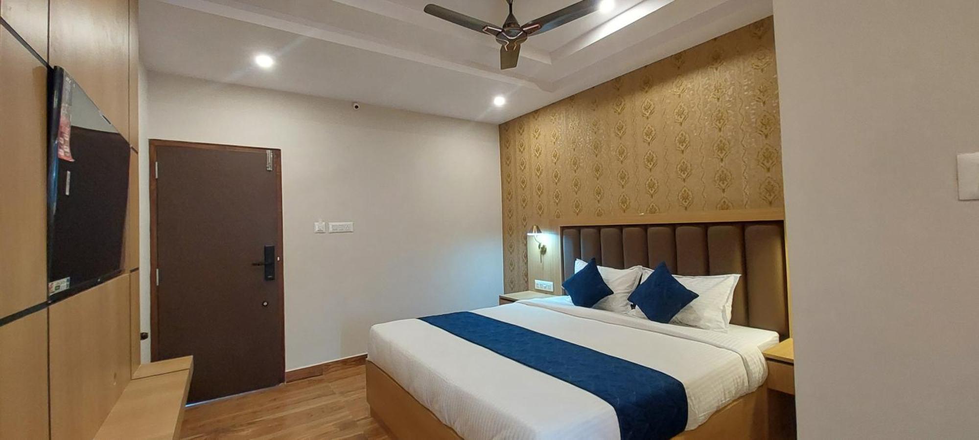 Sky Inn Mysore Exteriör bild