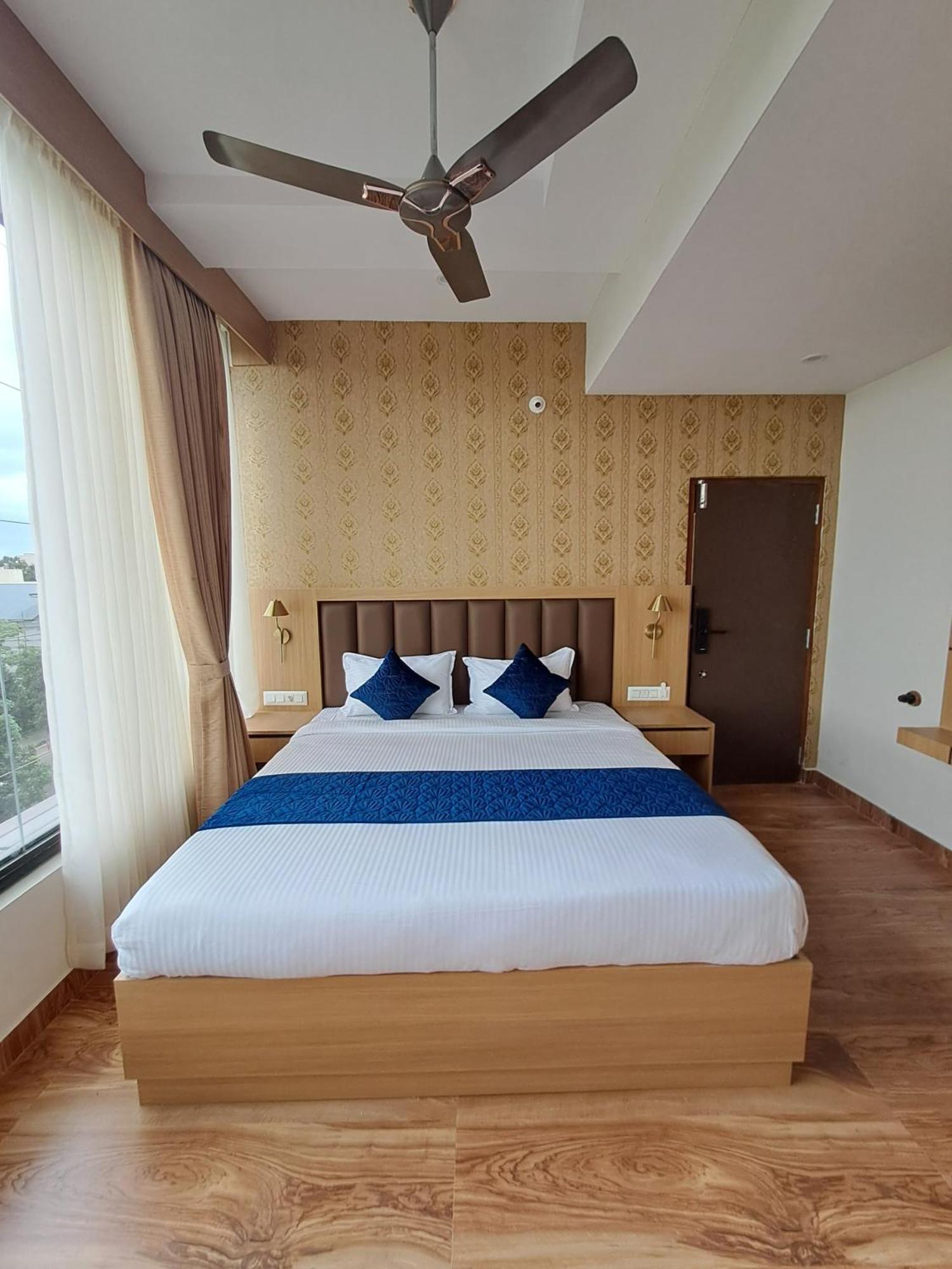 Sky Inn Mysore Exteriör bild