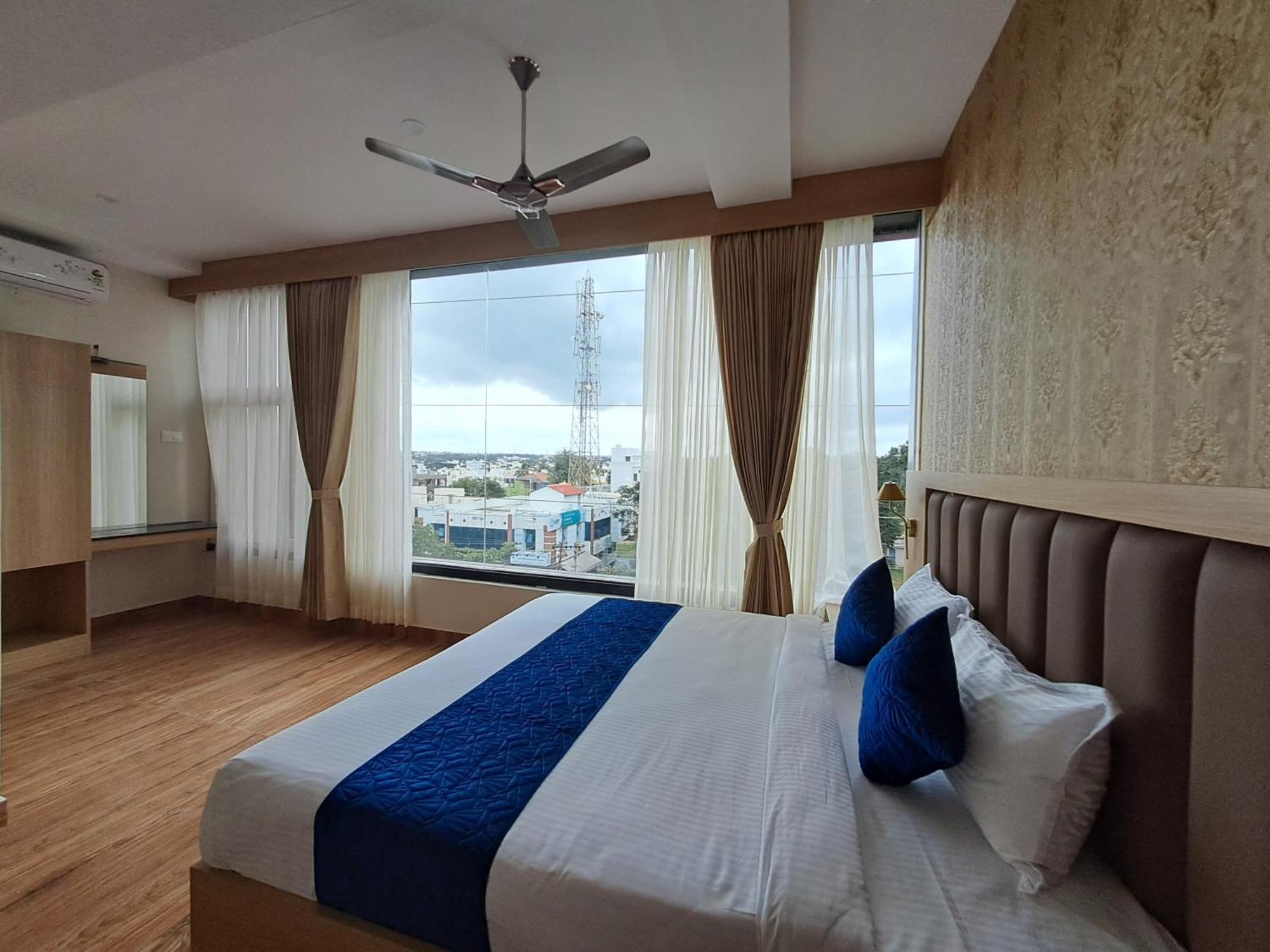 Sky Inn Mysore Exteriör bild